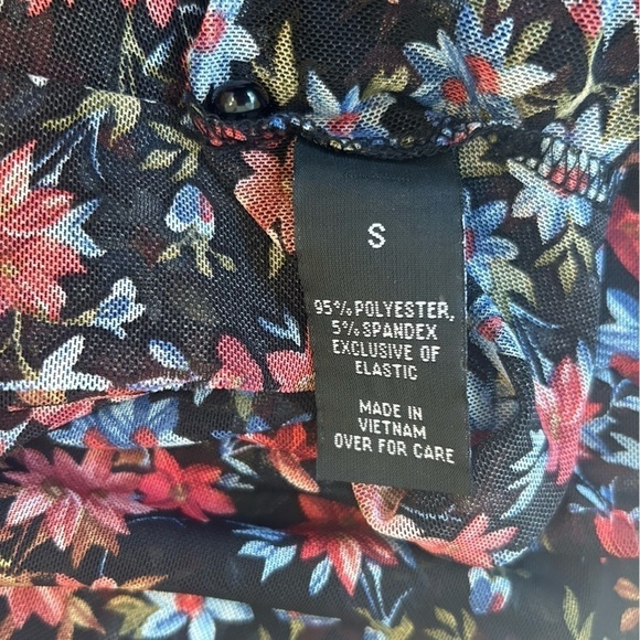 Flowy Black Floral Turtleneck Blouse 🖤🩷🩵 Small - Picture 5 of 6